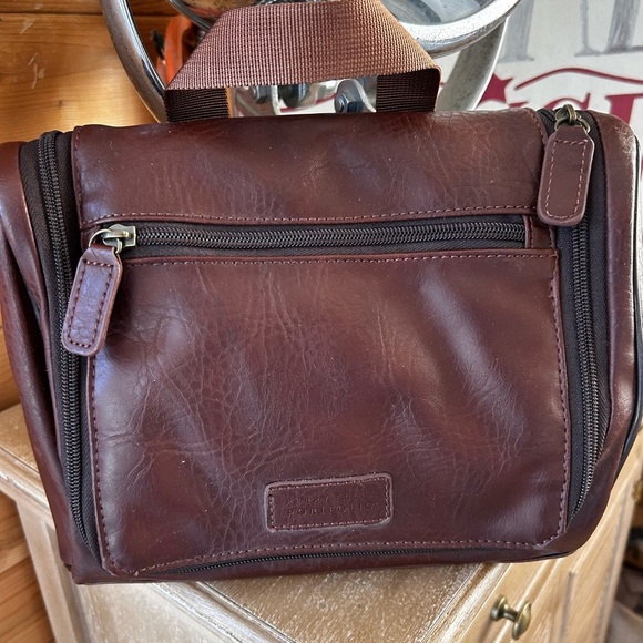 NWT Perry Ellis Portfolio Brown Leather Travel Bag - Picture 1 of 6